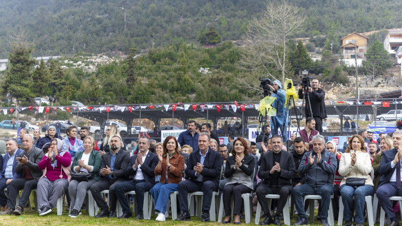 SEÇER: “BELEDİYE BAŞKANI HALKIN İÇİNDEDİR, HALKIN TA KENDİSİDİR”