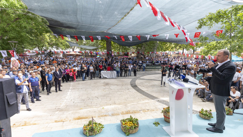 BAŞKAN SEÇER, ‘62. MUT KARACAOĞLAN KAYISI KÜLTÜR VE SANAT FESTİVALİ’NE KATILDI