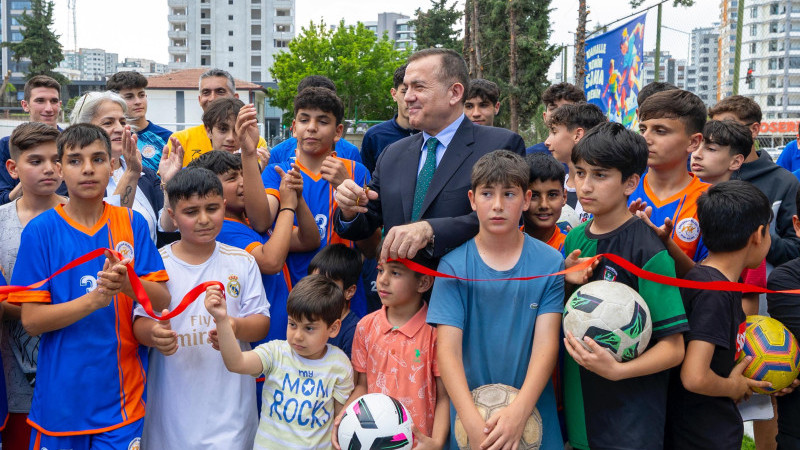Başkan Özyiğit, çocukların hala saha talebini geri çevirmedi