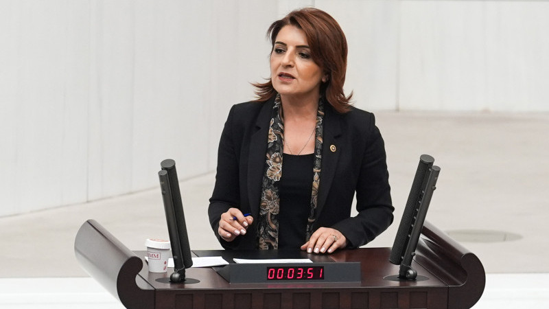 Gülcan Kış “Akbelen Katlı Kavşağı 8 yıldır çivi bile çakılmadan bekliyor”