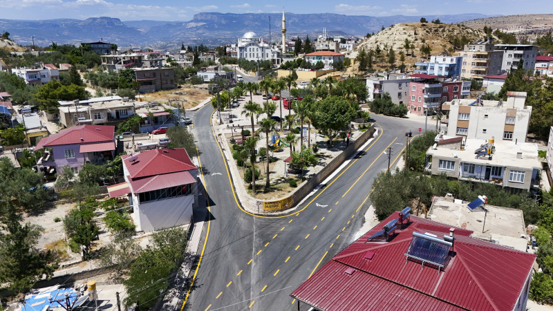 BÜYÜKŞEHİR EKİPLERİ MUT YOLLARINI YENİLEDİ 