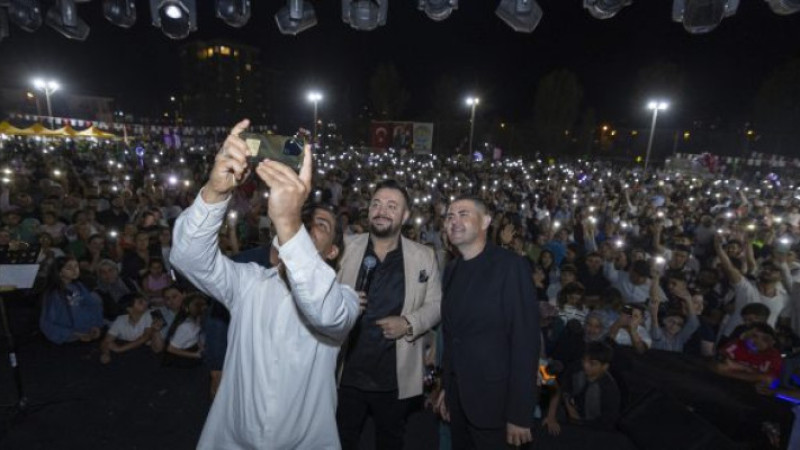 MEZİTLİ’DE 6. ÖRTÜALTI ÜZÜM FESTİVALİ COŞKUYLA KUTLANDI