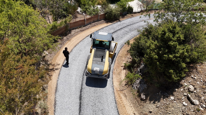 MEZİTLİ’DE KIRSAL MAHALLE YOL SEFERBERLİĞİ BAŞLATILDI