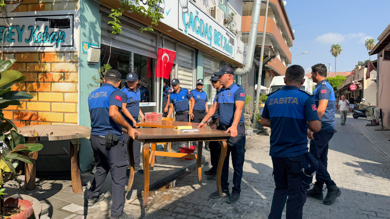 TARSUS BELEDİYESİ’NDEN KALDIRIM İŞGALLERİNE KARŞI KARARLI DENETİM