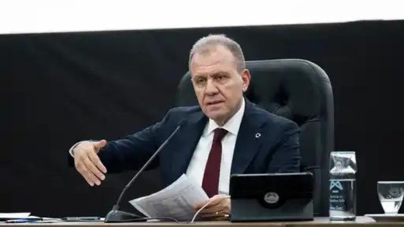 Vahap Seçer’den Akdeniz için çağrı: Bırakın belediye başkanı görevinin başına gelsin!