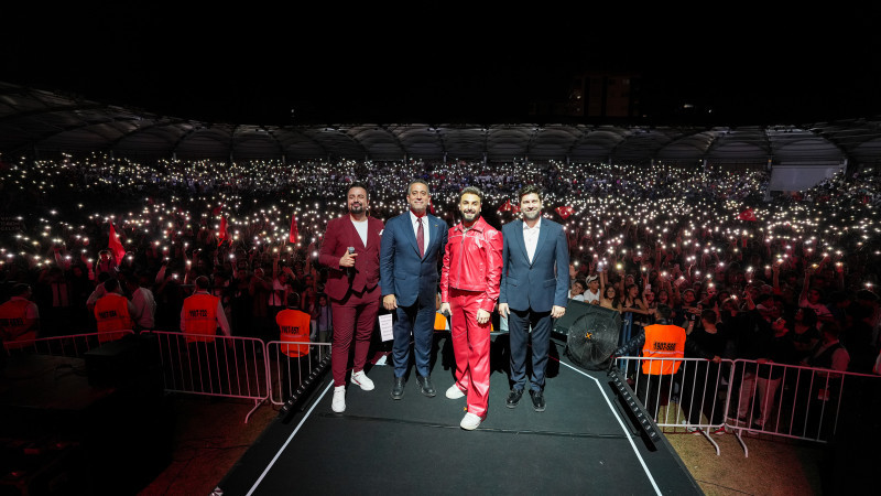 TARSUS’TA CUMHURİYET COŞKUSU SEFO KONSERİYLE ZİRVEYE ULAŞTI