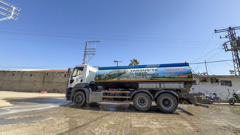 TARSUS BELEDİYESİ PARK VE BAHÇELER MÜDÜRLÜĞÜNDEN ÇÖPLÜ DE RUTİN TEMİZLİK VE BAKIM ÇALIŞMASI