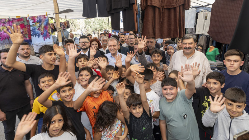 BAŞKAN SEÇER, KURDALİ’DE PAZAR ZİYARETİ YAPTI
