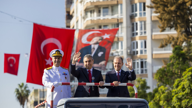 BAŞKAN SEÇER VE MERAL SEÇER, ‘29 EKİM CUMHURİYET BAYRAMI’ KUTLAMALARINA KATILDI