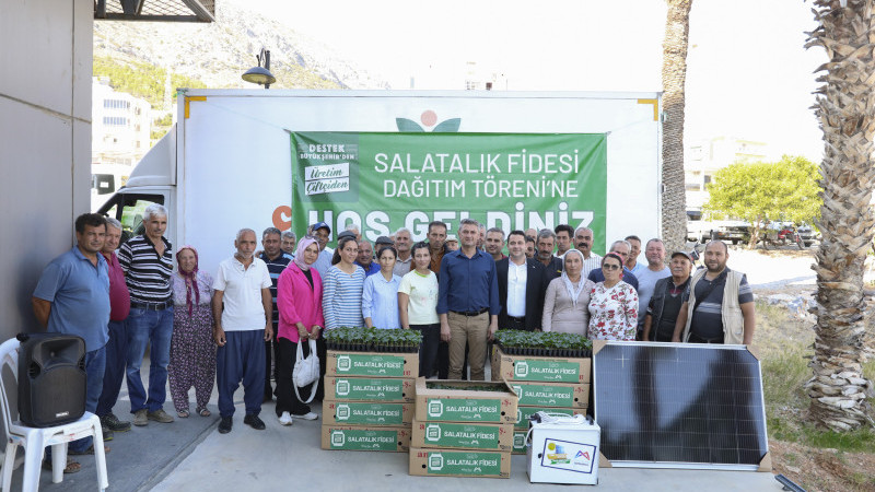 BÜYÜKŞEHİR, AYDINCIK’TA 45 BİN HIYAR FİDESİ DAĞITTI