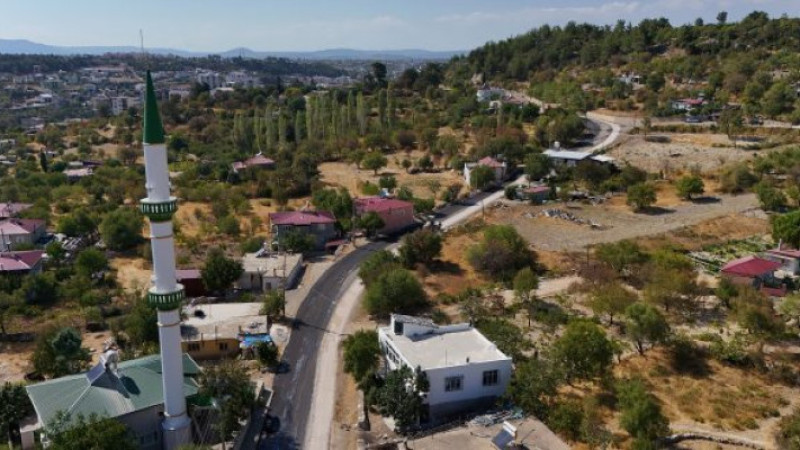GÜLNAR’DA ASFALT ÇALIŞMALARI KIRSALDA VE MERKEZDE HIZLA TAMAMLANIYOR