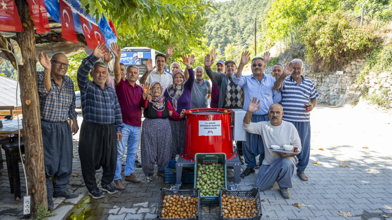 MERSİN BÜYÜKŞEHİR’DEN ÜRETİCİLERE ‘CEVİZ SOYMA MAKİNESİ’ DESTEĞİ