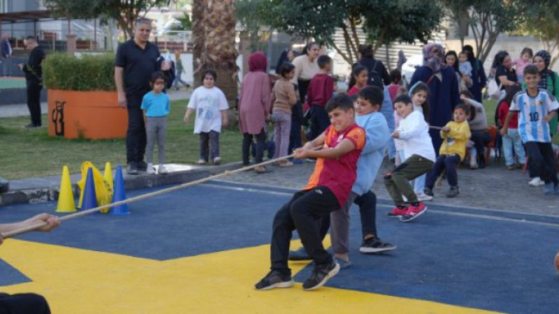20 KASIM ÇOCUK HAKLARI GÜNÜ TARSUS’TA ÜÇ FARKLI NOKTADA COŞKUYLA KUTLANDI