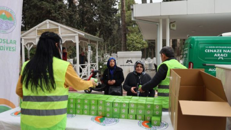 TOROSLAR BELEDİYESİ VATANDAŞLARA KANDİL SİMİDİ DAĞITTI