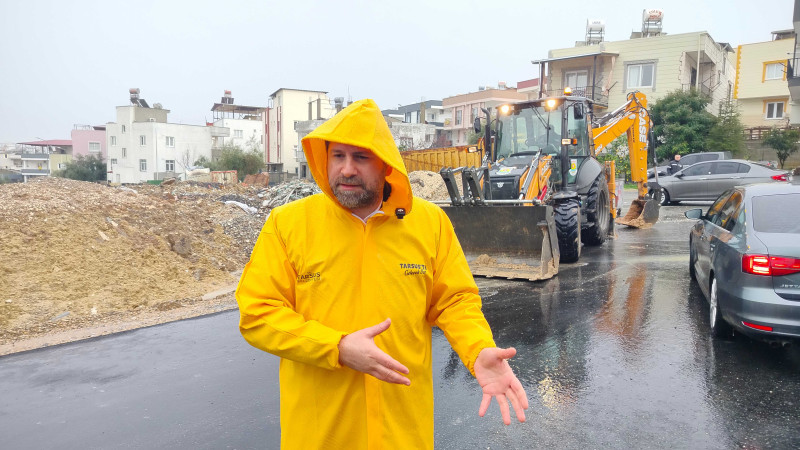 TARSUS’TA ŞİDDETLİ YAĞIŞLARA KARŞI TAM SAHA MÜDAHALE