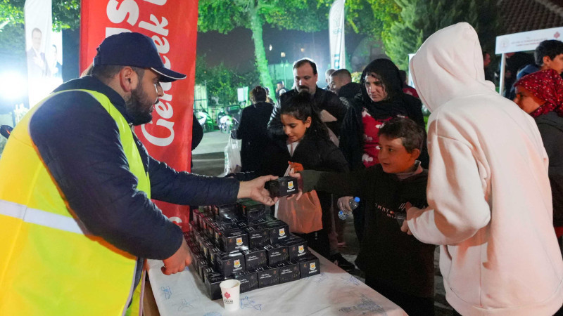 PAYLAŞMA KÜLTÜRÜNÜN GÜZEL BİR YANSIMASI: MİRAÇ KANDİLİ’NDE CAMİLERDE SİMİT İKRAMI