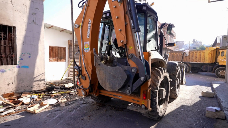 TARSUS’TA HALK SAĞLIĞINI TEHDİT EDEN “ÇÖP EV” TEMİZLENDİ