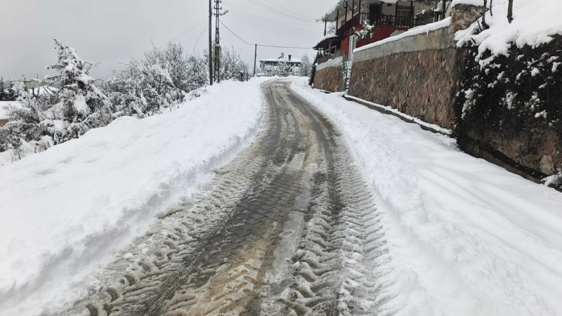 EKİPLER SAHADA, YOLLAR AÇIK: TARSUS’TA KAR MESAİSİ