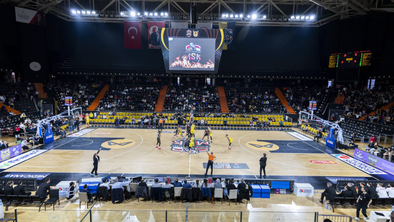 BAŞKAN SEÇER, MSK-GLİNT MANİSA BASKET KARŞILAŞMASINI İZLEDİ