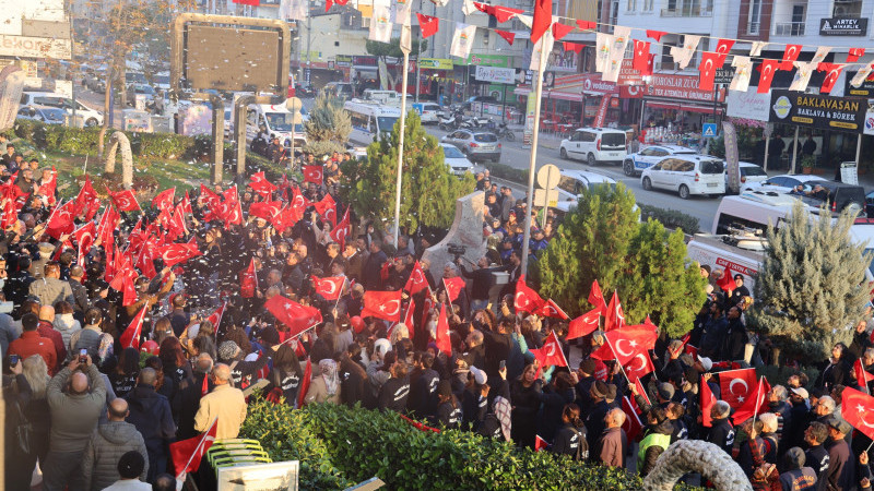 BAŞKAN YILDIZ: “3 OCAK’TA TARİHE VEFA İÇİN OMUZ OMUZA YÜRÜYELİM”