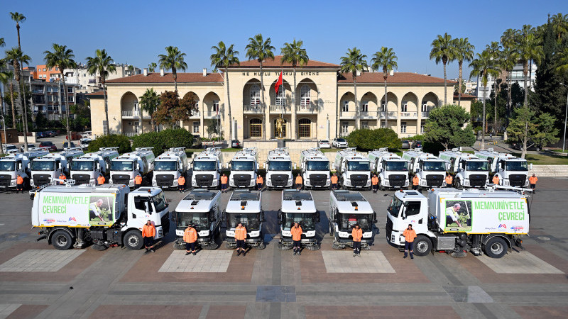 MERSİN BÜYÜKŞEHİR’İN TEMİZLİK ARAÇ FİLOSU’NA 22 BÜYÜK YOL SÜPÜRME ARACI EKLENDİ