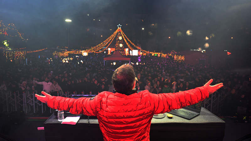 MERSİNLİLER YENİ YILA BÜYÜKŞEHİR İLE ‘MERHABA’ DEDİ