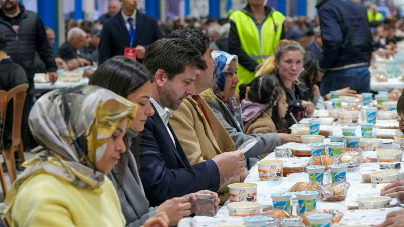 “TARSUS’TA BEREKET VAR” BULUŞMASINA YOĞUN KATILIM