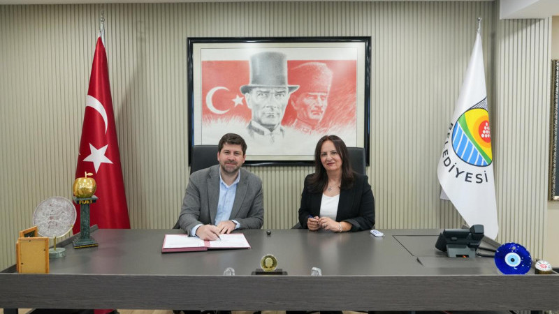 TARSUS BELEDİYESİ’NDE MEMUR VE KADROLU İŞÇİLERİ KAPSAYAN PROMOSYON SÖZLEŞMESİ İMZALANDI