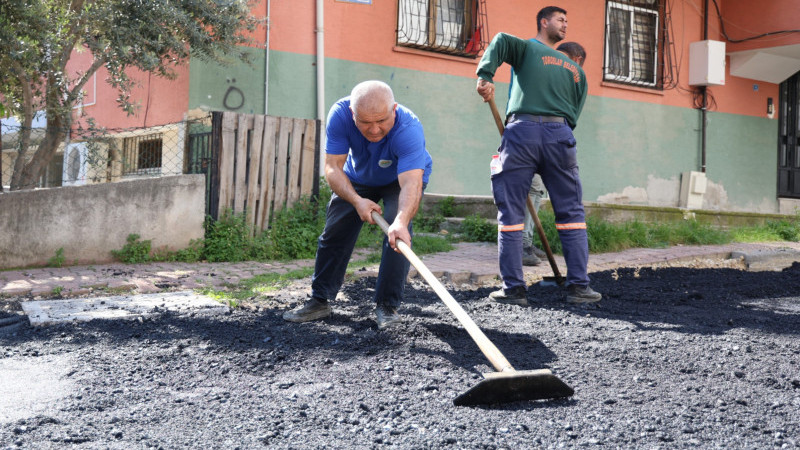 TOROSLAR’DA ASFALT BAKIM VE YENİLEME ÇALIŞMALARI SÜRÜYOR