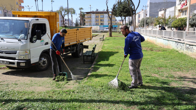 TOROSLAR’DA PARK VE YEŞİL ALANLAR BAKIMDAN GEÇİYOR