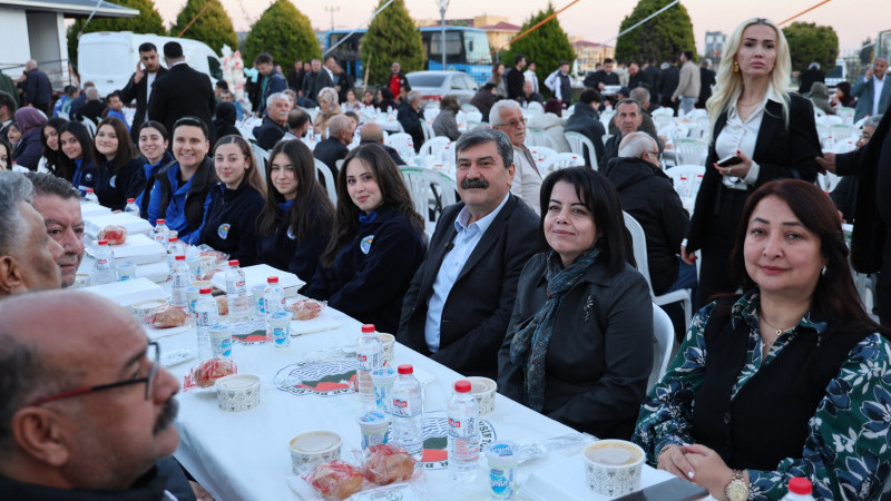 BAŞKAN YILDIZ, ÇALIŞMA ARKADAŞLARIYLA İFTAR SOFRASINDA BULUŞTU