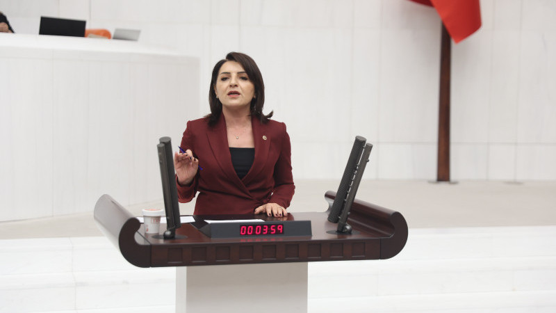 EMEKLİYE YAPILAN ZAM İLK 3 AYDA %82 ERİDİ!