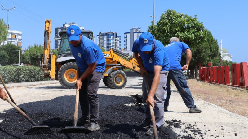 TOROSLAR’DA ASFALT VE YOL DÜZENLEME ÇALIŞMALARI SÜRÜYOR