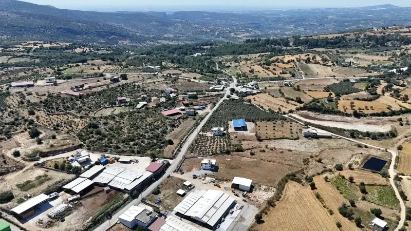 MERSİN BÜYÜKŞEHİR KIRSALDAKİ YOLLARI GÜVENLİ VE KONFORLU HALE GETİRİYOR